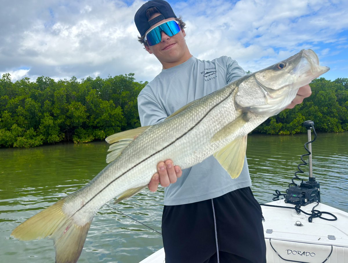 captainhud's tweet photo. Ben Engle and the crew caught some good ones. #CaptainHUD @MercuryMarine @simradyachting @bajiosunglasses  @MarshWear https://t.co/732PYaVm3U