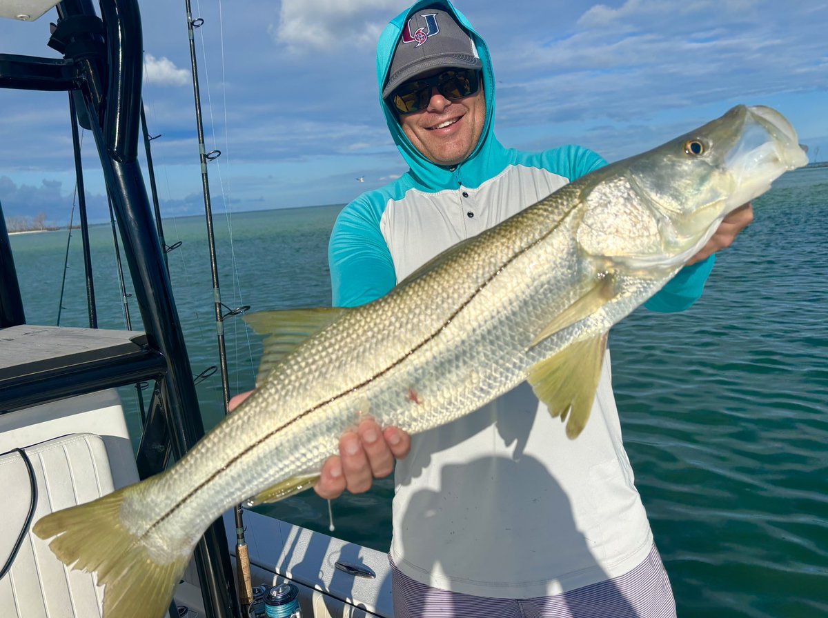 captainhud's tweet photo. Ben Engle and the crew caught some good ones. #CaptainHUD @MercuryMarine @simradyachting @bajiosunglasses  @MarshWear https://t.co/732PYaVm3U