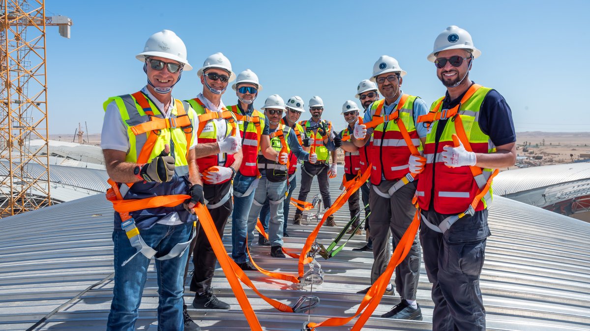 منهجنا في السلامة يتجاوز المعايير، ليكون ثقافة يعيشها الجميع في مواقعنا كل يوم. اليوم نفخر في #البحر_الأحمر_الدولية بالحصول على "درجة التميز" في #جوائز_السلامة_الدولية من <a href="/BritSafe/">BritishSafetyCouncil</a>، مع ترشيحنا للأفضل على مستوى الدولة والقطاع. تهانينا لزملائنا في فريق الصحة والسلامة المهنية 👷‍♂️💚.