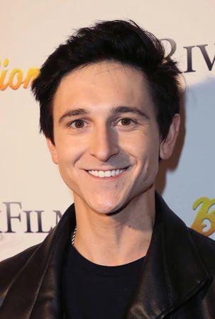 davidmarchie's tweet photo. Happy birthday, @mitchelmusso! #mitchelmusso #phineasandferb #HannahMontana #LifeisRuff #PairofKings #MiloMurphysLaw #HatchingPete #PrankStars https://t.co/CXHFW2U8a5
