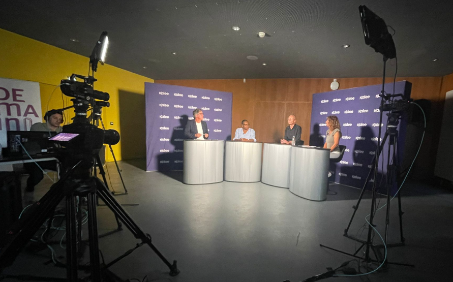FTravail_CVL's tweet photo. A Blois, on échange, on recrute lors du job dating "Il est d'Or mon séniOR" #AvecFranceTravail & #Kalee @ArnaudArdoin @GermainSimon avec les entreprises du secteur
Au programme, en parallèle du job dating, des émissions enregistrées en direct sur les thématiques de l'#emploi https://t.co/ykICAnBP1o
