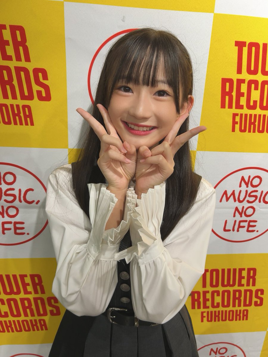 みなさんこんばんは~

今日は、すっごく暑くて室内でもずっとハンディファンもってたよ🤭🎀
おかげでと~っても涼しかった~💧💙
みなさんも暑くなりすぎないように気をつけてね~💭

おやすみなさい🌟
りりあより
 #猪島莉玲亜 
 #いじまりりあ
 #HKT48