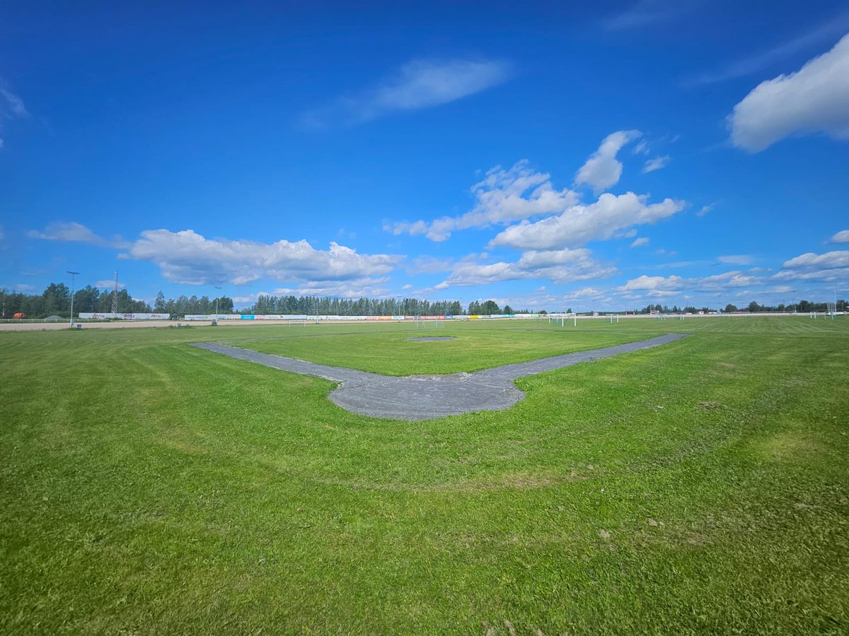 Perhe matkustaa 19.7. peräti kolmen joukkueen voimin Seinäjoelle paikallisen Dexters-joukkueen vieraaksi. <a href="/Sjkkaupunki/">Seinäjoen kaupunki</a> on rakentanut hienon kentän raviradan sisään. Upea juttu!