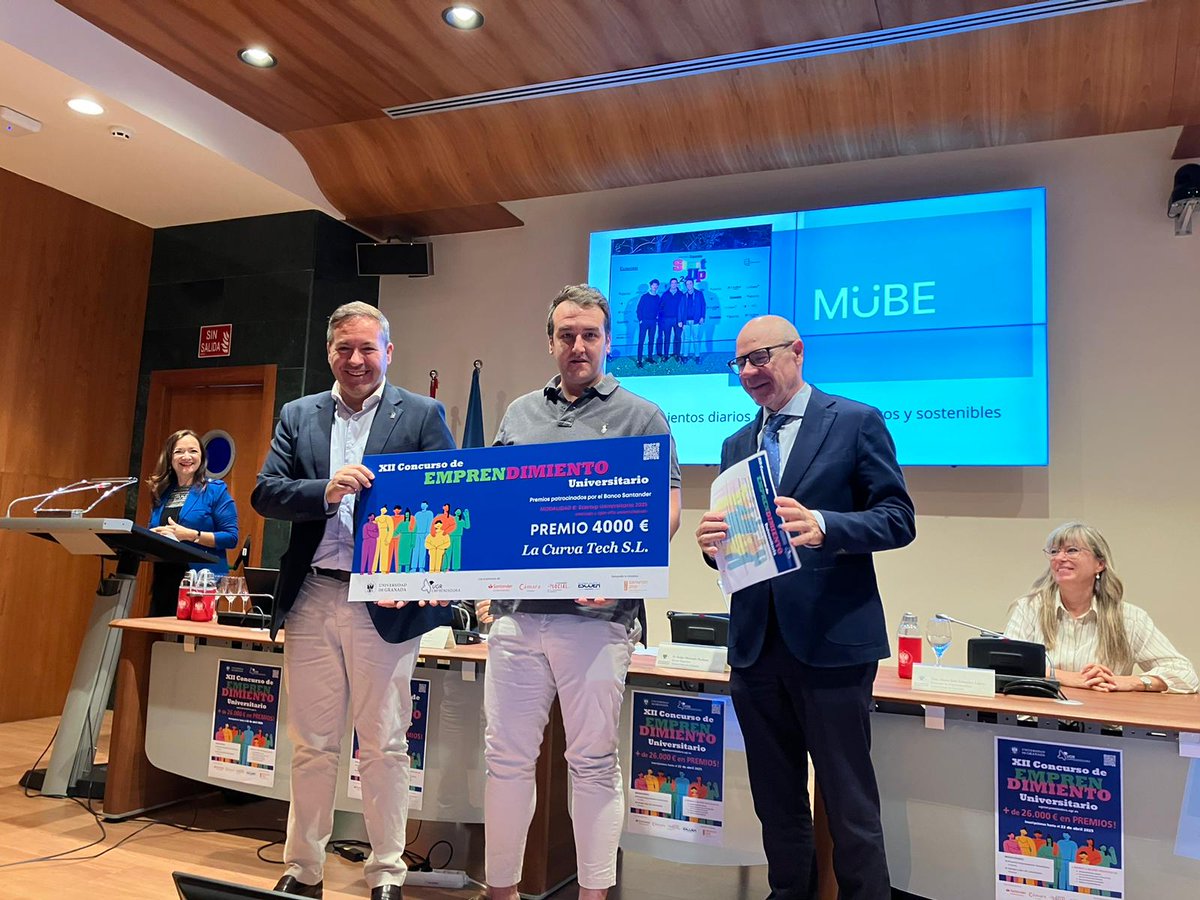 Junta Granada (@juntagranada) on Twitter photo El delegado de <a href="/EconoHaciendAND/">Consejería de Economía, Hacienda y Fondos UE 🇪🇺</a> <a href="/GumerFernandez2/">Gumer Fernandez</a> asiste a la entrega de premios del XII Concurso de Emprendimiento Universitario de la Universidad de Granada 2025, presidido por el Rector de <a href="/CanalUGR/">Universidad Granada</a>, Pedro Mercado El delegado de <a href="/EconoHaciendAND/">Consejería de Economía, Hacienda y Fondos UE 🇪🇺</a> <a href="/GumerFernandez2/">Gumer Fernandez</a> asiste a la entrega de premios del XII Concurso de Emprendimiento Universitario de la Universidad de Granada 2025, presidido por el Rector de <a href="/CanalUGR/">Universidad Granada</a>, Pedro Mercado