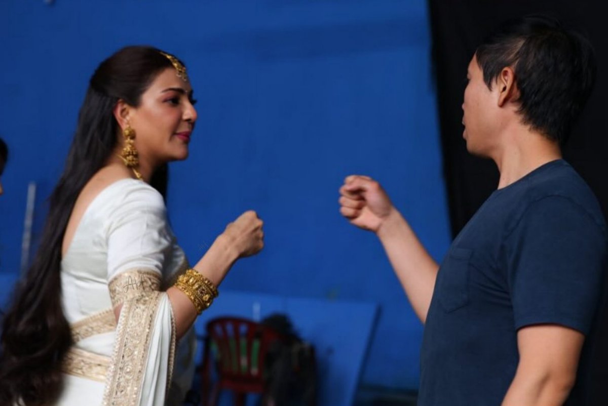 Ayesha_kajalfan's tweet photo. Making Stills of #Kannappa Parvathi Devi 😍🤍🎬

@MsKajalAggarwal #KajalAggarwal https://t.co/oRIi9rZLMi