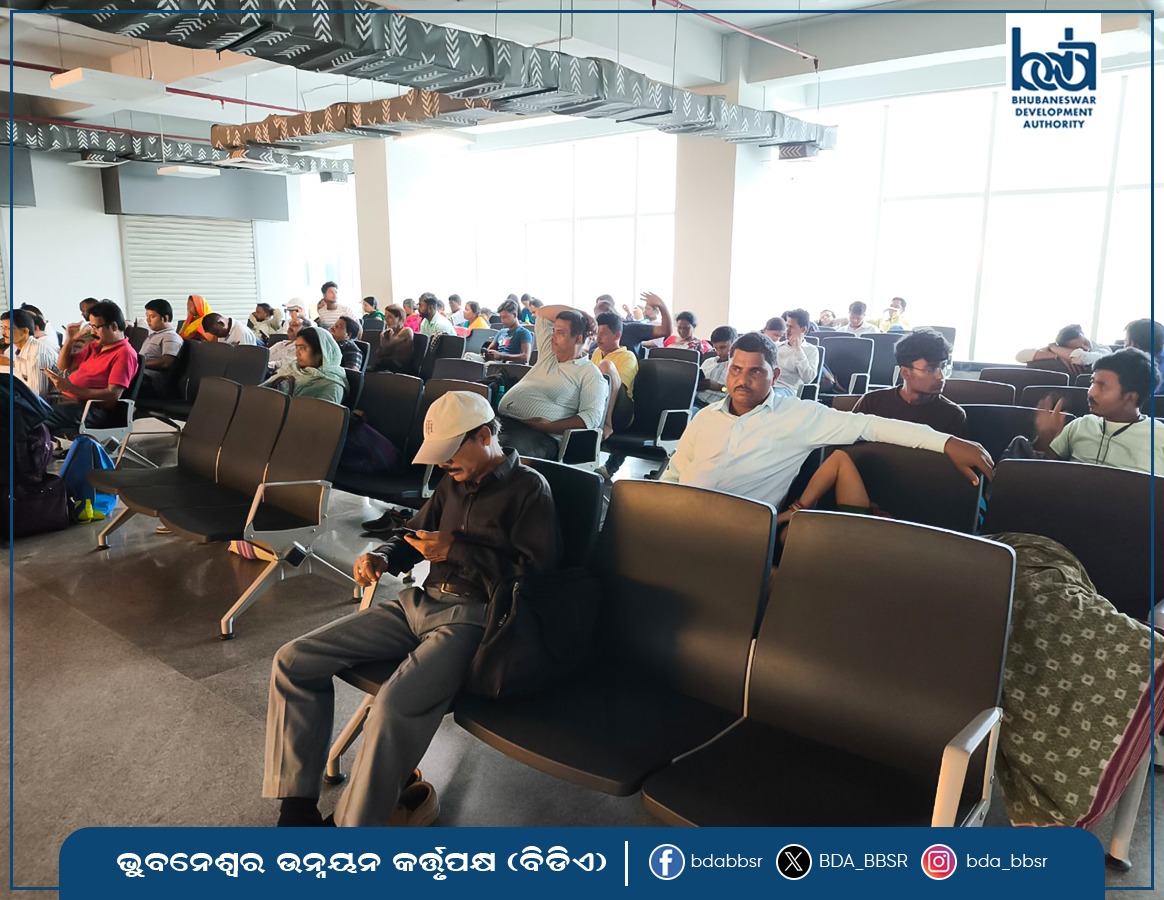 #BSABT is equipped with well-placed seating arrangements inside its multi-storey terminal building, ensuring comfort for passengers. 🪑🏢🚌 These facilities offer a smooth and relaxed waiting experience for those arriving early or in transit. 🧳⏳
#BDA #BBSR #SmartTerminal