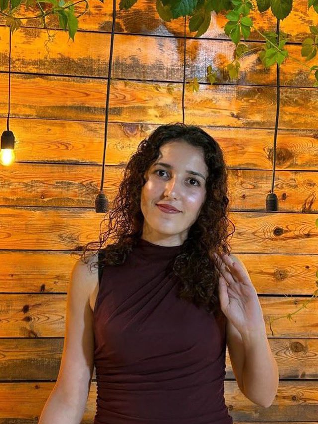 19 yaşındaki Nazife Ateş, ağabeyi tarafından 14 bıçak darbesiyle öldürüldü.
“Aile yılı”nda bir kadın daha, bir aile üyesi tarafından yaşamdan koparıldı. 
“Bunu başardığım için mutluyum” diyen faile bu cesareti veren, devletin cezasızlık politikalarıdır. 

Nazifelerin hesabını