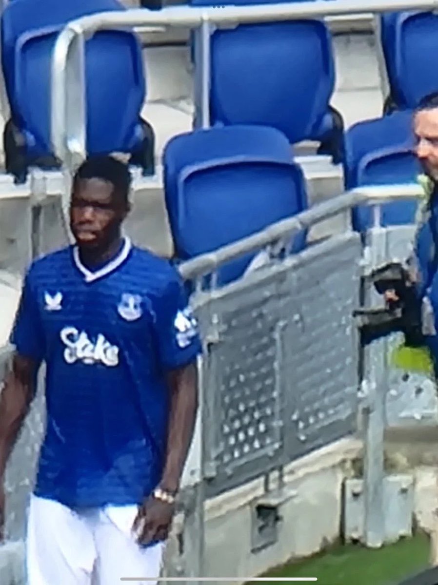 TFinnAgain's tweet image. It epitomises Everton’s transfer dealings over the last 10 years that fans can see these pictures and still somehow think it’s not happening.
Those amateur days are gone, this is the start of many, the Friedkin’s mean business, Thierno Barry scores for fun & Everton are so back.