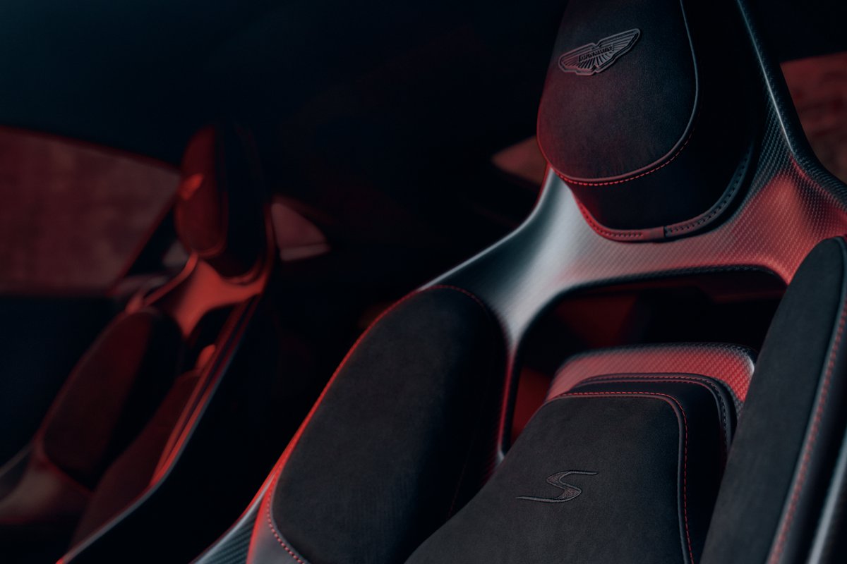 astonmartin's tweet image. Joining an iconic line of Aston Martins that boldly wear the S marque. Taking its place at the pinnacle of sportscar engagement.
Vantage S. The edge. Sharpened.
Discover: bit.ly/4nss1z8
#AstonMartin #VantageS #THRILLDRIVEN