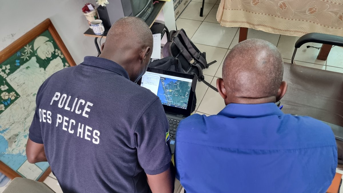 EarthshotPrize's tweet image. Thanks to @wildaid, Fisheries inspectors in Gabon are now better equipped to protect marine resources following intensive WildAid-led workshops!
The training strengthened patrol strategies, vessel inspections, and legal coordination, a key step in safeguarding Gabon’s coastline!