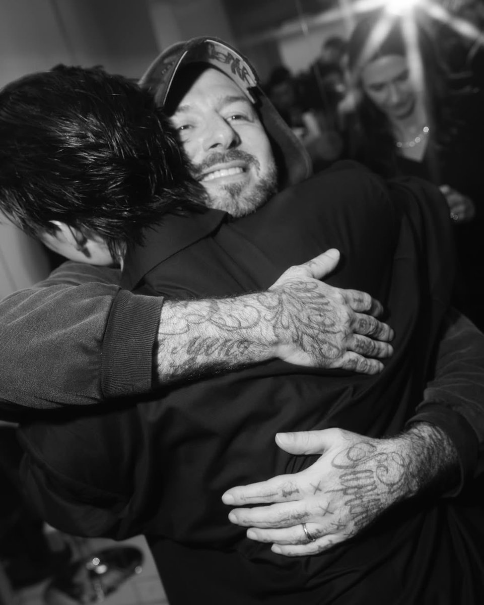 from Demna with love 🤍

ขอบคุณเดมน่าจริงๆที่เห็น potential ในตัวพีพีและยื่นโอกาสดีๆที่แม้แต่แฟนคลับก็ไม่กล้าคาดฝันว่าจะศิลปินเราจะได้รับโอกาสที่ใหญ่ขนาดนี้ 3 ปีที่ผ่านมาเค้าทรีตพีดีมาก ขอบคุณทุกอย่างจริงๆ 

GBA PP KRIT BALENCIAGA #Balenciaga54thCouturexPPKRIT