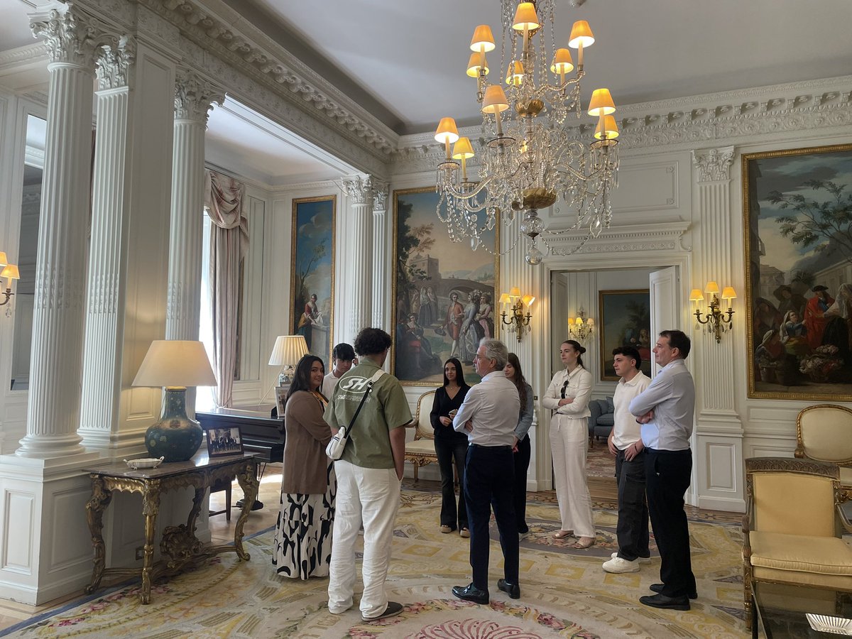 Embassy of Spain UK (@embspainuk) on Twitter photo Once again this year, students from the Cañada Blanch Foundation visited the Embassy.
The <a href="/FCanadaBlanch/">Fundación Cañada Blanch</a> scholarships reward the best students from Burriana - Castellón and offer them a stay in the UK to study English language and culture.
¡Muchas gracias por la visita!🎓 Once again this year, students from the Cañada Blanch Foundation visited the Embassy.
The <a href="/FCanadaBlanch/">Fundación Cañada Blanch</a> scholarships reward the best students from Burriana - Castellón and offer them a stay in the UK to study English language and culture.
¡Muchas gracias por la visita!🎓