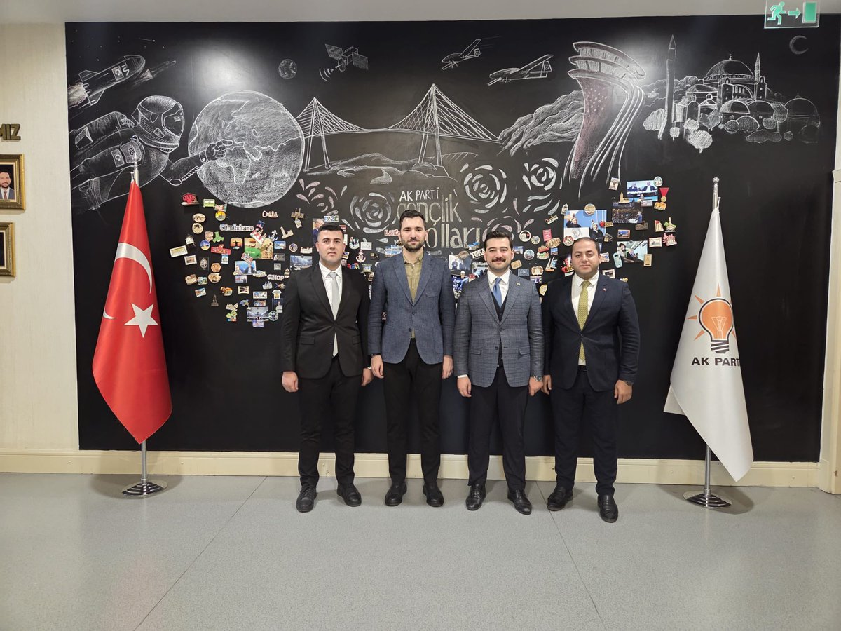 📍Ak Parti Genel Merkez ( 2. Kat )

Gaziantep Milletvekilimiz Sayın Mesut Bozatlı (<a href="/mesutbozatli/">Av.Mesut Bozatlı 🇹🇷</a> ) Şehitkamil Gençlik Kolları Başkanımız Sayın Yakup Beşe’yle(<a href="/bese_yakup/">Yakup Beşe🇹🇷</a>) birlikte, Genel Merkez Gençlik Kolları Teşkilat Başkanımız Sayın Osman Nuri Nazlıer’i (<a href="/osmannazlier/">Osman Nuri Nazlıer</a> )