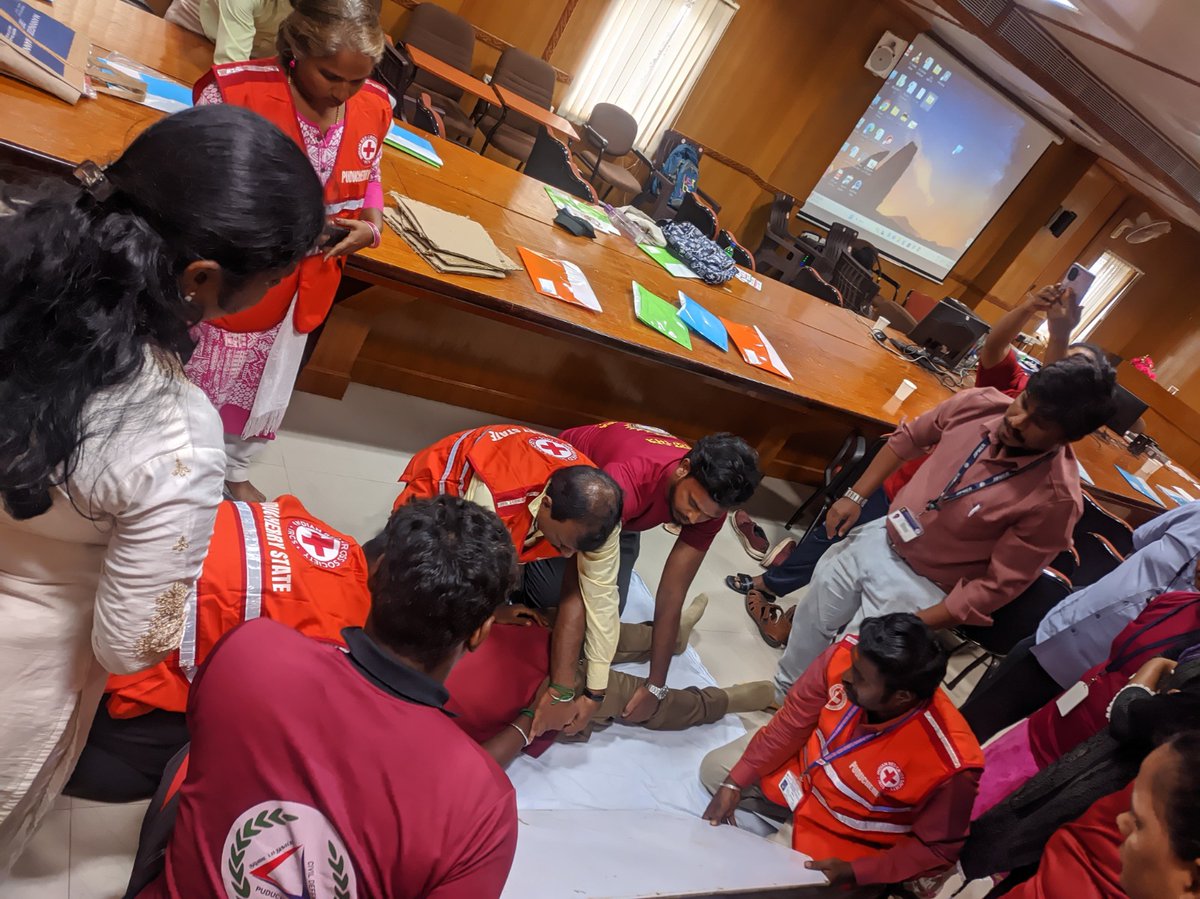 OfficialJipmer's tweet image. 🚨 INDIA-EMS @ Puducherry | 08.07.2025
“One Responder, One Village” by JIPMER empowers locals with life-saving CPR & trauma care skills.
In partnership with DHFWS & District Admin, building resilient communities from the ground up.
#JIPMER #INDIAEMS #OROV #EmergencyCare