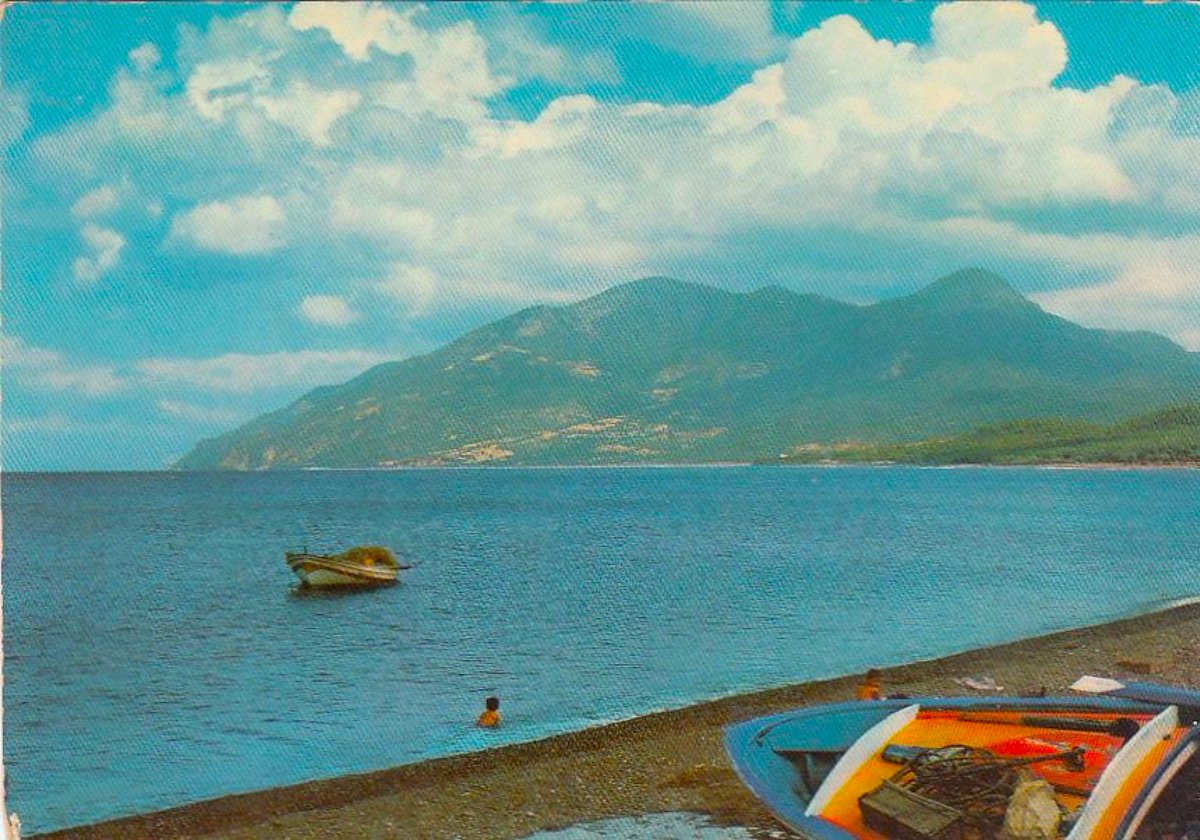 jaretalaassi's tweet image. مصيف رأس البسيط في محافظة اللاذقية عام 1970.
Ras al Basiet-Lattakia
