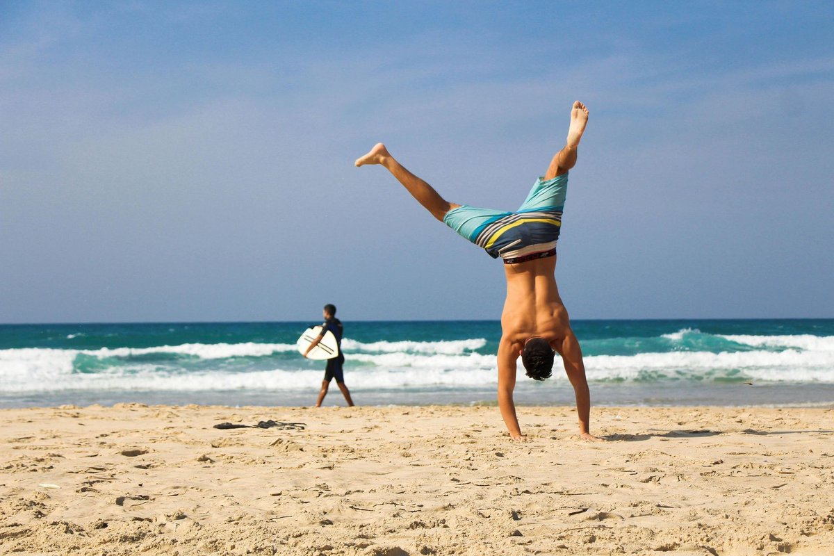 #Backpain has seasonal fluctuations, with the best condition reached in the #summer and the worst during the #winter. Why?
The explanation seems to be that the hot season favors #sportsactivity and #socialization, with positive effects on mood.
Have a great summer!