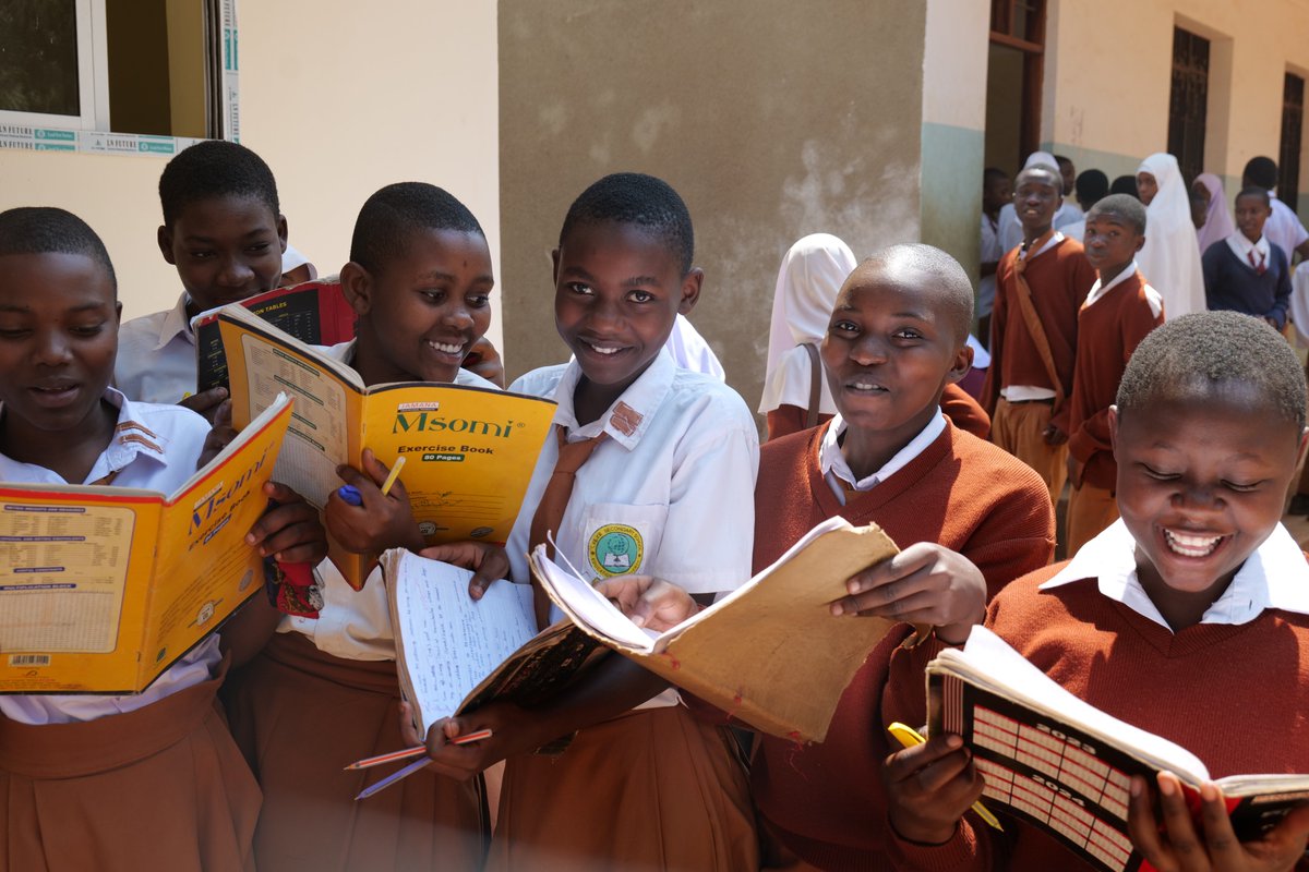 Camfed's tweet image. We've teamed up with @GPforEducation, @IDRC_CRDI, government & school communities across Tanzania, to harness the power of data & support improved learning outcomes, particularly for marginalized girls. 💡📚
Here are the progress & findings so far! ⤵️
camfed.org/data-for-excel…