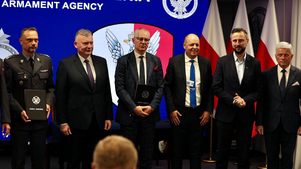 pawelbejda's tweet image. ‼️@AgencjaUzbr podpisała dziś umowę z Konsorcjum: KenBIT Sp. z o.o. i ELTA SYSTEMS LTD. na dostawę 18 brzegowych radarów obserwacji nawodnej i celów niskolecących! 🇵🇱 Izraelskie radary ELM-2238X STAR-X znacząco wzmocnią nasze zdolności obronne. 🚀
@MON_GOV_PL @Polska_Zbrojna