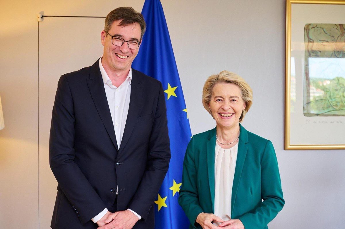 bpkaracsonyg's tweet image. Met Ursula von der Leyen @vonderleyen in Strasbourg to thank her and @EuropeanCommission for supporting #BudapestPride2025. Discussed witheld EU funds and urged they reach cities like #Budapest - bastions of the rule of law. 🌈🏛️ Budapest is Europe!