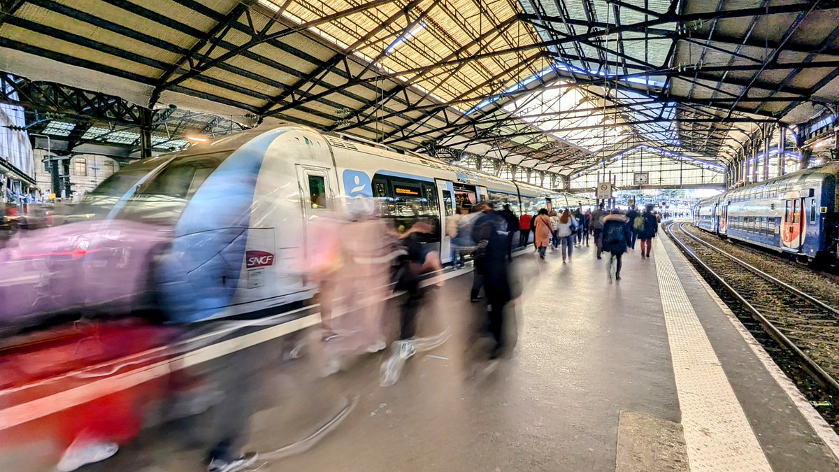 IDF Mobilités (@idfmobilites) on Twitter photo 🎉 Cet été, votre forfait #Navigo Annuel vous emmène plus loin !
📅 Du 15 juillet au 15 août, les abonnés Navigo Annuel zones 2‑3, 3‑4 et 4‑5 peuvent voyager dans toute l’<a href="/iledefrance/">Région Île-de-France</a>, sans surcoût, à toute heure.
🔁 Et n’oubliez pas : le #dézonage est aussi valable chaque 🎉 Cet été, votre forfait #Navigo Annuel vous emmène plus loin !
📅 Du 15 juillet au 15 août, les abonnés Navigo Annuel zones 2‑3, 3‑4 et 4‑5 peuvent voyager dans toute l’<a href="/iledefrance/">Région Île-de-France</a>, sans surcoût, à toute heure.
🔁 Et n’oubliez pas : le #dézonage est aussi valable chaque