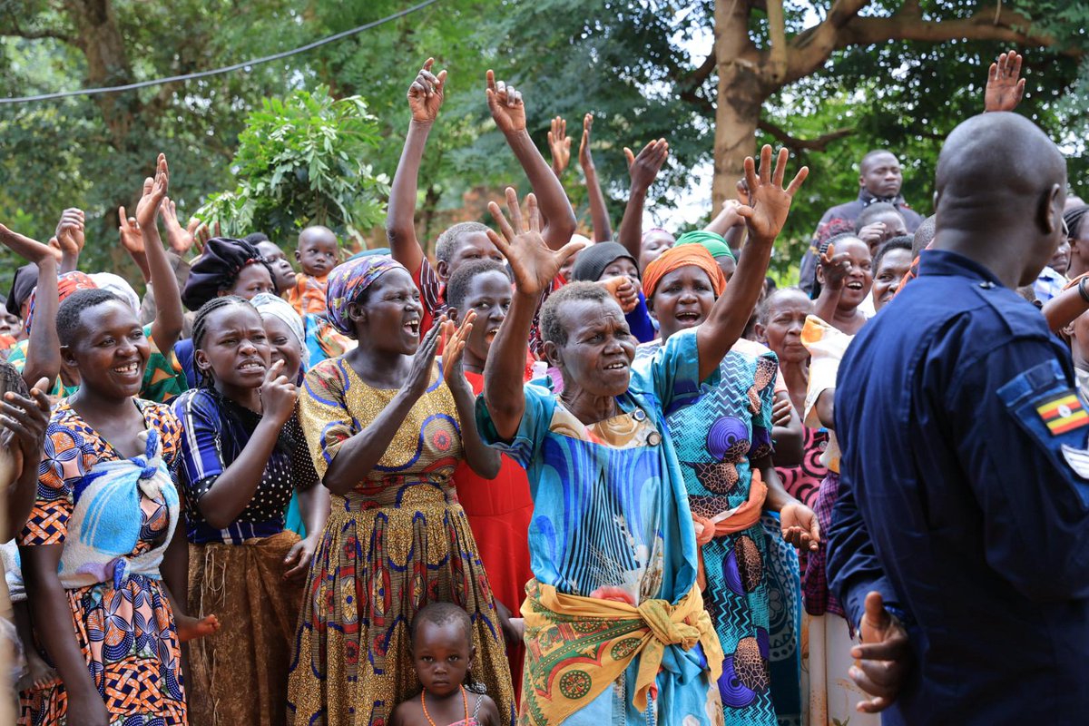 AnitahAmong's tweet image. This afternoon, I visited several villages in Bugaya Subcounty, Budiope East, to engage with the community about government development initiatives under the visionary leadership of H.E. Yoweri Kaguta Museveni. I urged the people to vote peacefully and wisely by electing Members…