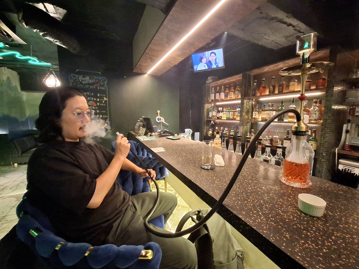 o_uminchu's tweet image. 初シーシャとは思えない貫禄