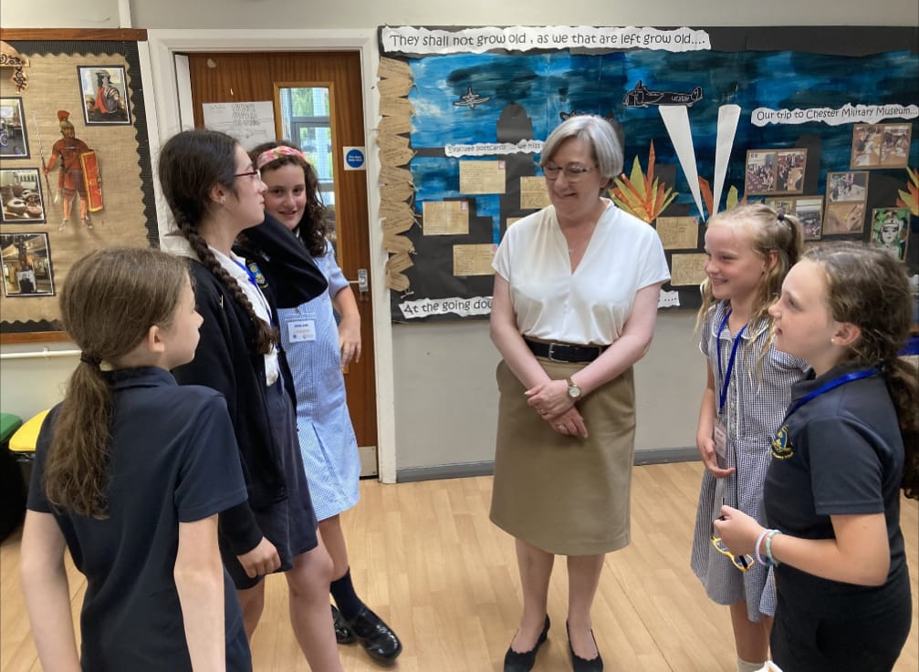 SamanthaDixonMP's tweet image. It was an absolute pleasure to visit @StWerbs and see their fantastic School Bank in action. Such an inspiring initiative—huge credit to the students running it with confidence and care. A real joy to meet them, and thank you for such brilliant questions! 👏