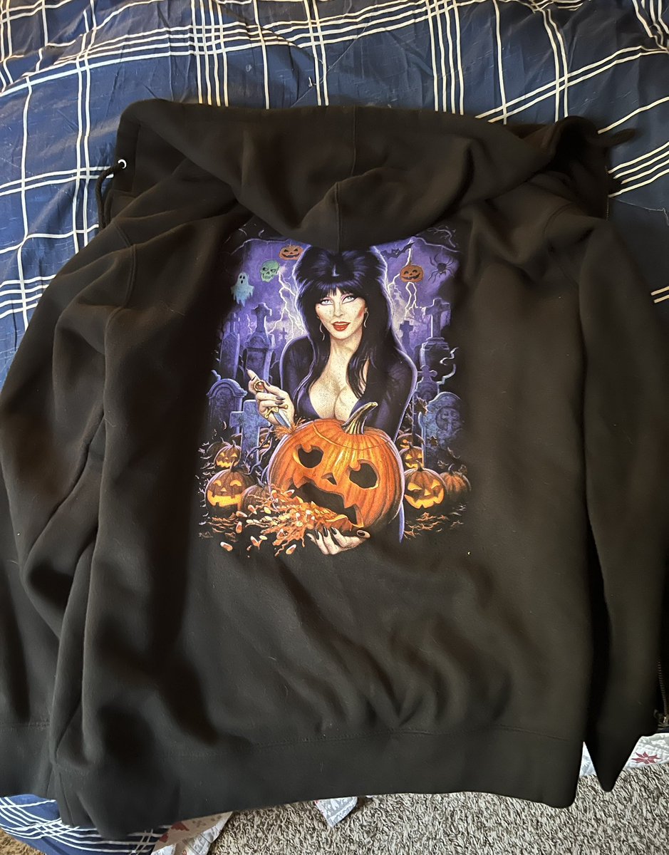 F2Fpod's tweet photo. Elvira Hoodie and pin: https://t.co/SN4YwKz3Xx
