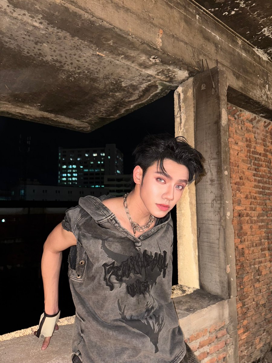 PEEMWASU_'s tweet image. บอส19ขวบ

#BUS_BOSSINTHEBUILDING_MV
#PEEMWASU