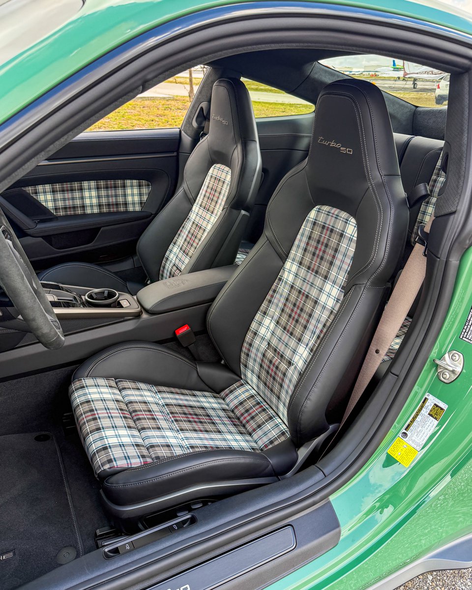 KFLETCH___'s tweet image. A very special Turbo S today. Paint to Sample Auratium Green Turbo 50 Years Edition. Built for Chris Bumstead. Happy Wednesday ☕️