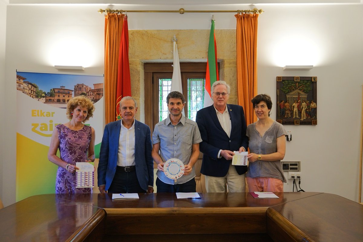 🤝El Ayuntamiento de Lezo y <a href="/GipuzkoaCOF/">COFGipuzkoa</a> han firmado un convenio de colaboración para mejorar el uso de medicación y fomentar la colaboración de farmacias y Servicios Sociales para detectar casos de necesidad sociosanitaria.

📲Noticia: labur.eus/aze8tmbl

#ElkarZainduzLezo