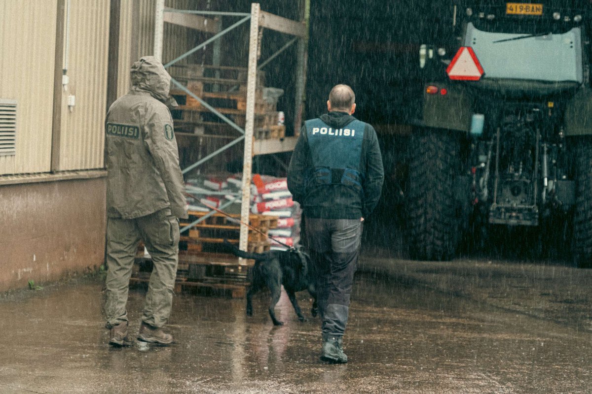 KarjalanPR's tweet image. Yhteistyö toimii! 🤝
Karjalan prikaati järjesti viranomaisille koiraharjoituspäivän, johon osallistui 16 erikoisetsintäkoiraa ohjaajineen.
Harjoitus toteutettiin rasteilla, jotka tarjosivat runsaasti oppia sekä koirille että ohjaajille.
#KARPR #Maavoimat #viranomaisyhteistyö