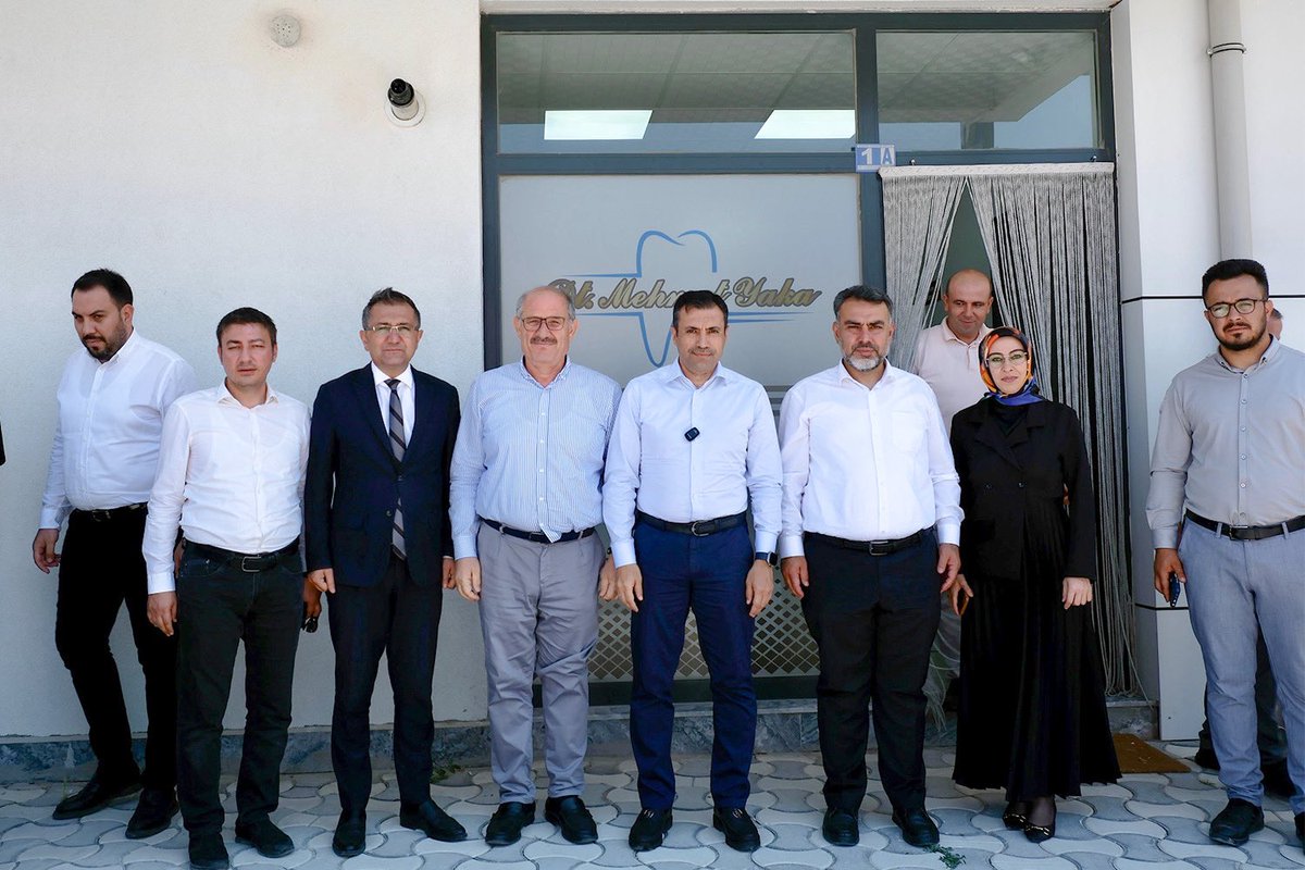 AK Parti, Türkiye için milletin köklerini geleceğe taşıyan bir büyük dava hareketidir. 

Karapınar'da önceki dönem ilçe başkanlarımız Nadi Tartan, Mehmet Uğurlu ve Yusuf Zengin ile önceki dönem belediye başkanımız Mehmet Yaka'yı ziyaret ettik.

Rabbim birliğimizi daim eylesin.