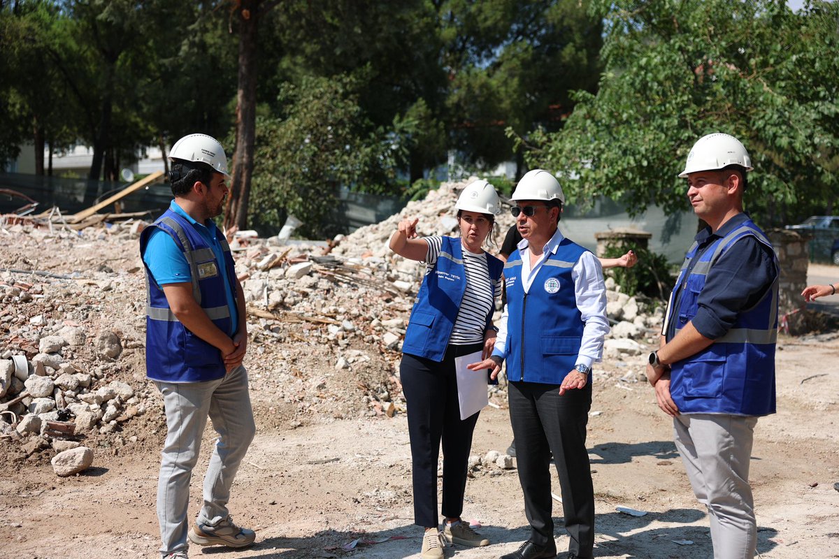 Baş tacımız olan büyüklerimize uzun yıllar boyunca hizmet vermekte olan Abide H. Nuri Öncüler Huzurevimizi, Yaşlı Bakım ve Rehabilitasyon Merkezimizi ve Aile Hekimliği binamızı, yeni deprem yönetmeliği doğrultusunda inceletmemizin ardından ortaya çıkan olumsuz sonuç nedeniyle;