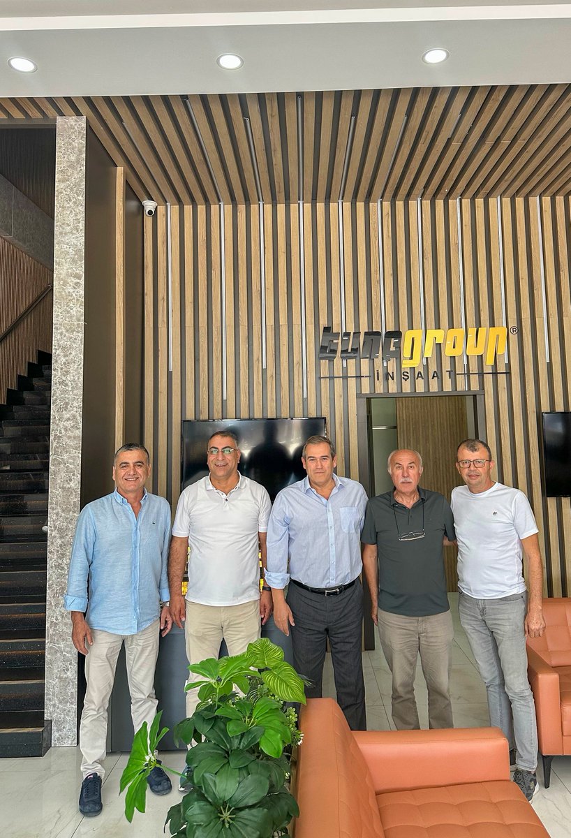 Yönetim Kurulu Başkanımız Yusuf Hacısüleyman, Yönetim Kurulu Sayman Üyemiz Murat Totoş ve 20. Grup (İzolasyon, Seramik ve Sıhhi Tesisat Malzemeleri) Meclis Üyemiz Ender Kuzucu ile birlikte, 30. Grup (İnşaat Faaliyetleri) Meclis Üyelerimiz Hasan Tunç ve Recep Mavi ile bir araya