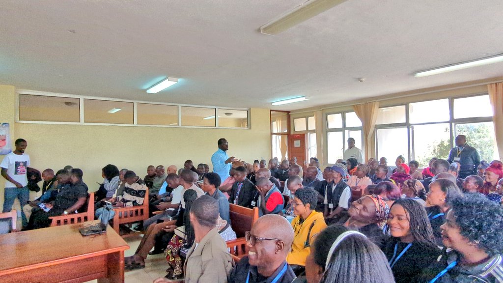 kevin_ndabila's tweet photo. #HABARIPICHA 
Wananchi Mbalimbali waliofika katika Mahakama Kuu Kanda ya Mbeya Kusikiliza Maamuzi Mdogo ya Kesi ya Mdude yanayopangwa kuamuliwa leo Julai 09,2025 Chini ya Jaji Mhe.Kalunde. https://t.co/HNigJUU1Al