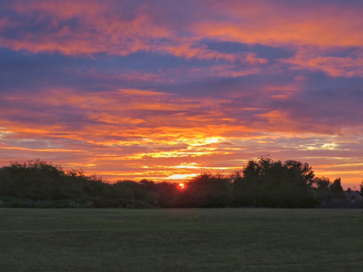 Jack March Photography📸 (@jacksweatherch1) on Twitter photo Beautiful red sky sunrise this morning looking over Nuneaton Warwickshire
<a href="/StormHour/">#StormHour</a> <a href="/ThePhotoHour/">#ThePhotoHour</a> #loveukweather Beautiful red sky sunrise this morning looking over Nuneaton Warwickshire
<a href="/StormHour/">#StormHour</a> <a href="/ThePhotoHour/">#ThePhotoHour</a> #loveukweather