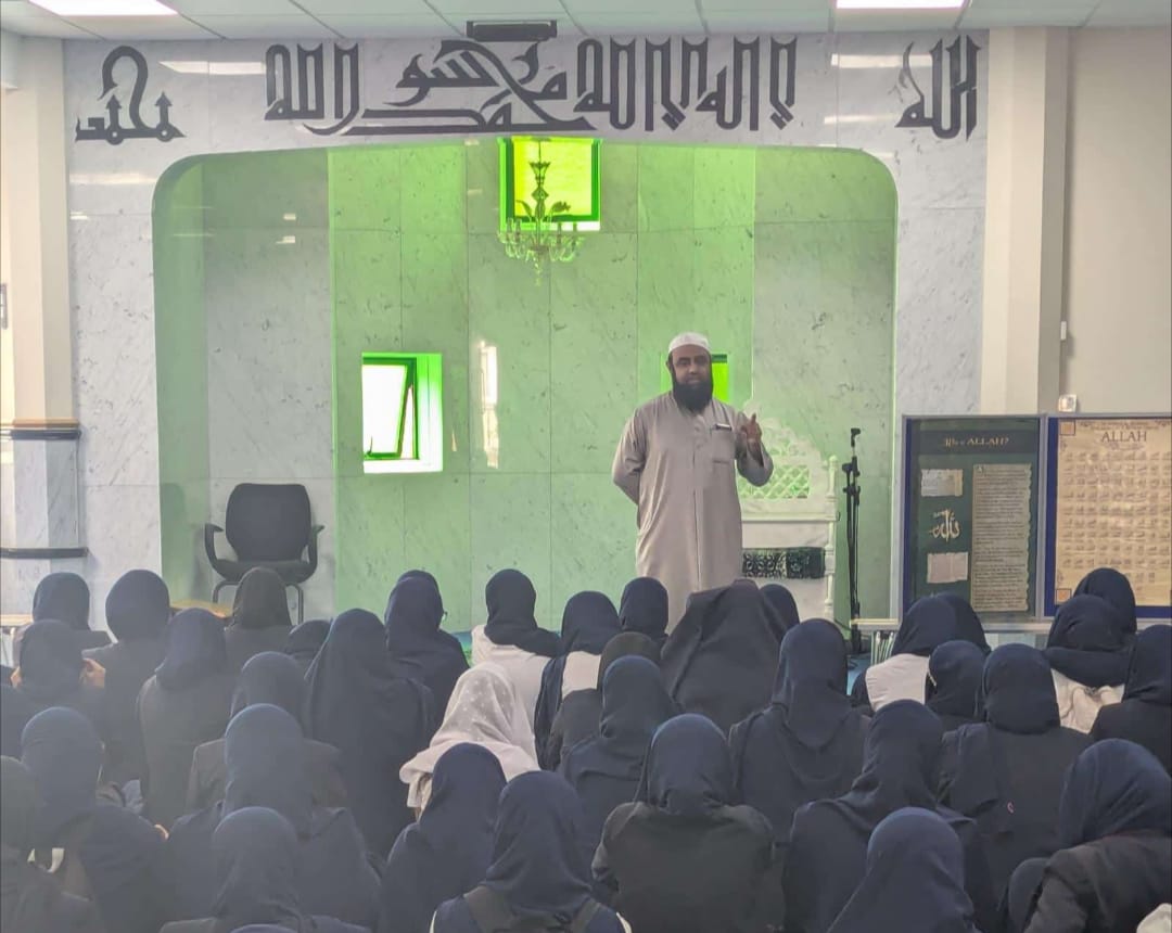Our Y9's spent the morning of their faith trail today exploring the Walthamstow Central Mosque, one of E17's first purpose built Mosque! 

Pupils learnt about the key features of worship, the role of the mosque in the community, and the importance of prayer in Islam.