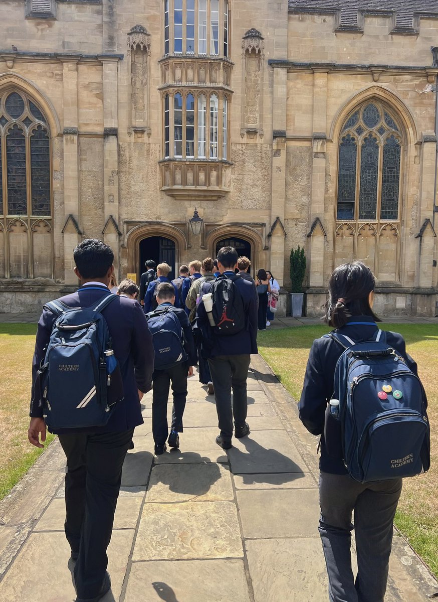 ChilternMMA's tweet image. Congratulations to our Year 8 @BrilliantClub scholars who attended their graduation at Oxford University! 🎓

Over two terms, they wrote impressive 2,000-word university style essays on the role of British Prime Ministers in the post-war era, with some even earning a 1st! 🙌🏼
