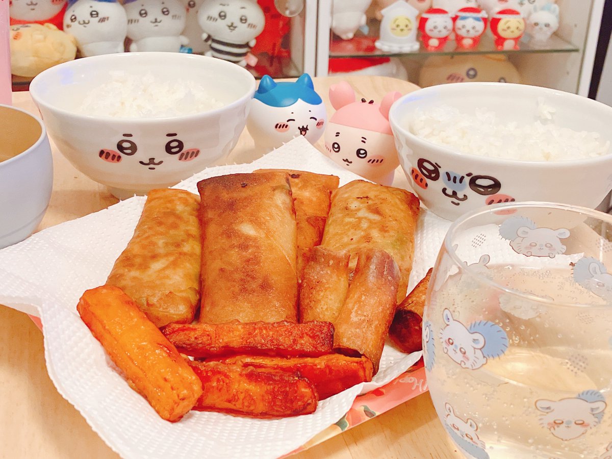 「「結局さ!茶色いおかず食べながら飲むハイボールがいちばん美味しいよねっ」 「・・」|NIJICO👯のイラスト
