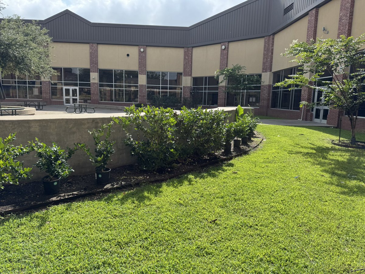 🌿💛 Huge shoutout to Neel Reedy with Troop 616 for an incredible Eagle Scout project that’s making a lasting impact right here at Sartartia Middle School! 🐾

Neel chose to return to his roots and beautify his middle school courtyard by adding vibrant new greenery to the space