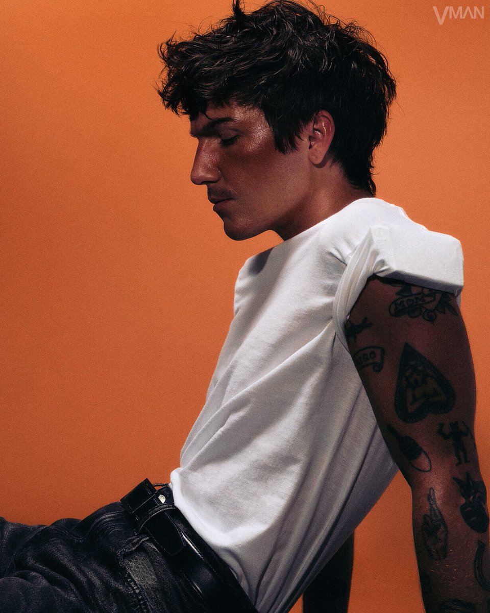 Role Model luce impecable en la portada de VMan