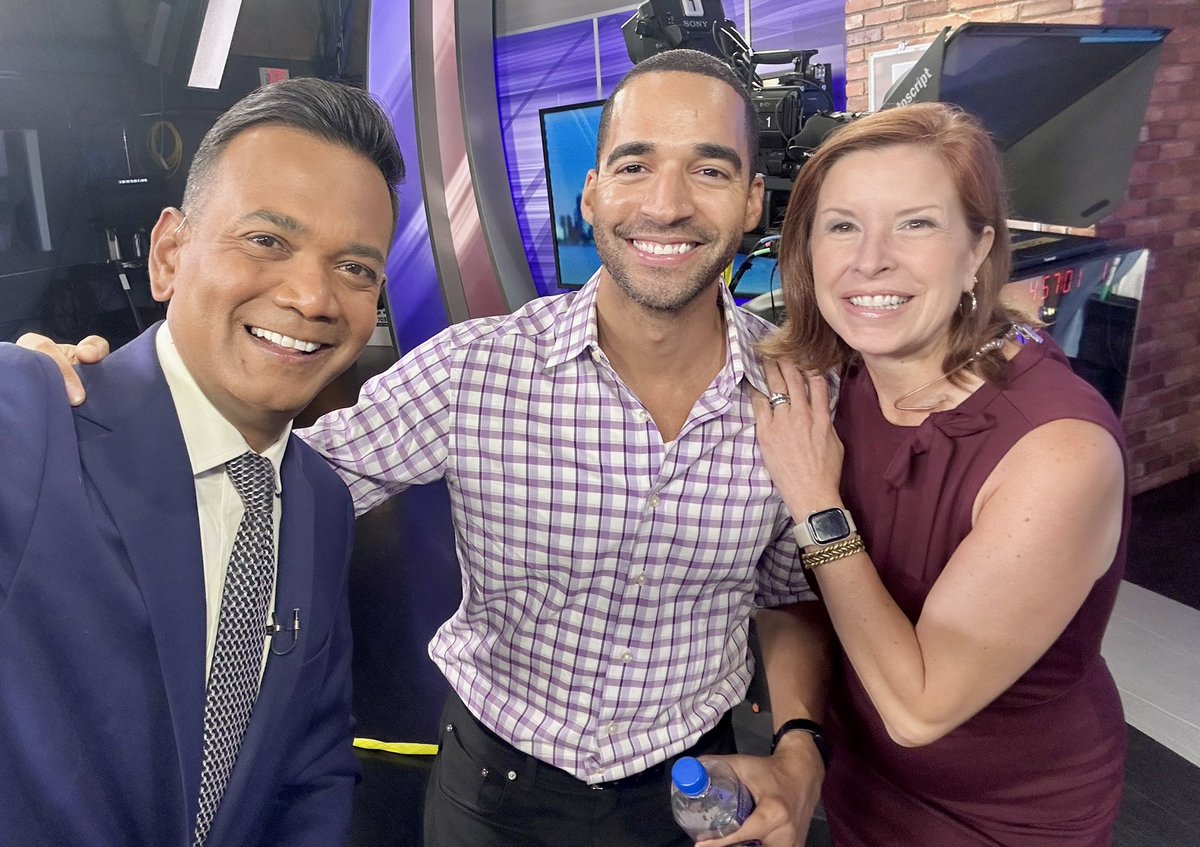 MichaelEstimeWX's tweet image. Loved my visit to @FOX2News ! My ❤️ is full! Such a blast spending time w/@alongstreetfox2 , @dkevrafox2 & recording a WeatherBoys Podcast (coming soon!)
Seeing @rooprajfox2 , @langeamyFOX2 & @charlielangton brought back SO MANY memories🎉
Until next time Detroit, I love you!