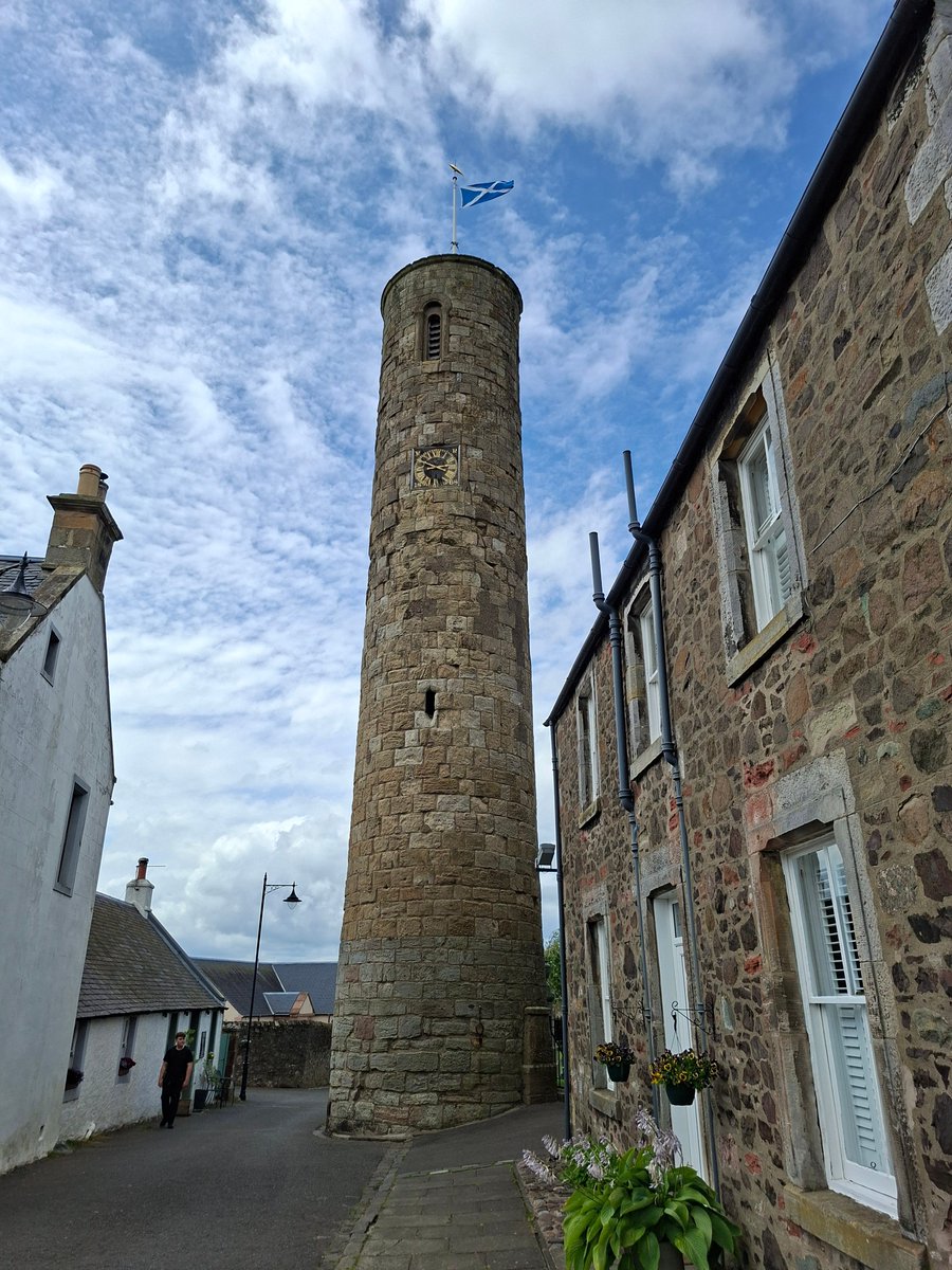 INS_UHI's tweet image. Thanks to everyone who made the @ThinkUHI INS Viking and the Early Medieval Studies Summer Course 2025 a great success. We needed additional places to meet the high demand! More events planned for next academic year. tinyurl.com/pmf3e58a