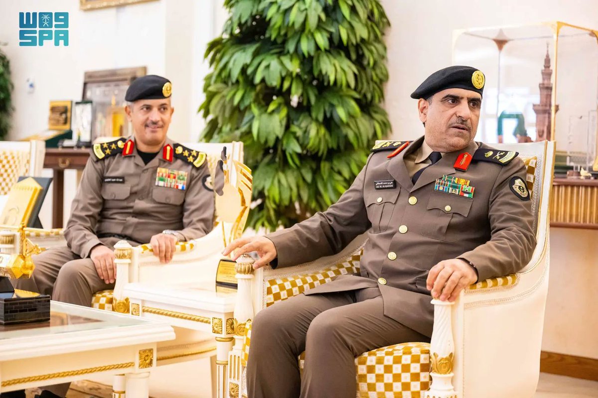 SPAregions's tweet photo. أمير القصيم يقلّد مساعد مدير شرطة المنطقة رتبته الجديدة.
https://t.co/mvXMN8f47M
#واس_عام https://t.co/lTOUKzyAzR