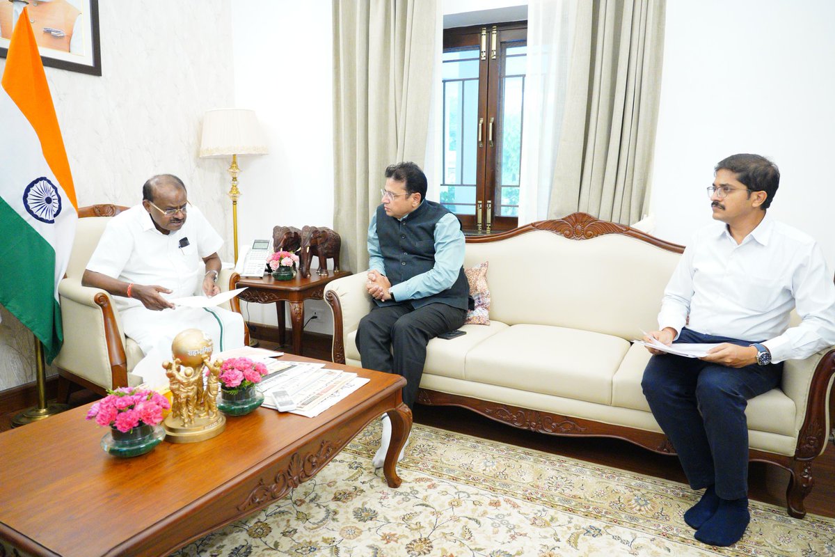 Shri D. Sridhar Babu, Minister for IT, Industries &amp; Commerce, Government of Telangana, called on me at my residence today.

We had a discussion on industrial development, manufacturing, and investment facilitation.

#IndustrialGrowth