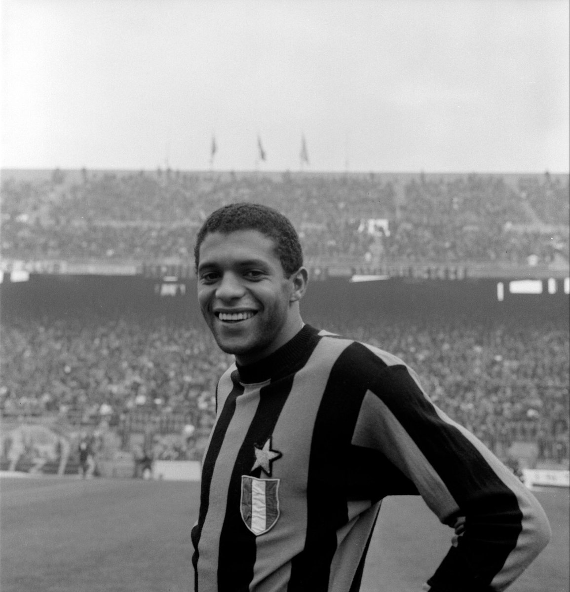 85 tahun yang lalu, lahirlah seorang legenda Nerazzurri, Jair da Costa 🇧🇷

Kecepatan, dribel, dan kualitasnya melekat pada kehebatan Inter 🖤💙

#ForzaInter