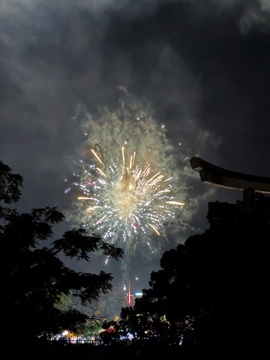horagai's tweet photo. おかげ祭りの花火
綺麗に撮れてないけどね https://t.co/3LPyJoIVlD