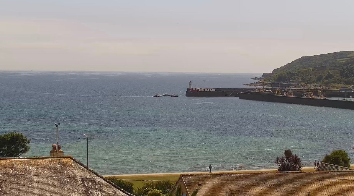 Stunning day out at sea on the webcam now in Newlyn! blog.through-the-gaps.co.uk/p/newlyn-webca…