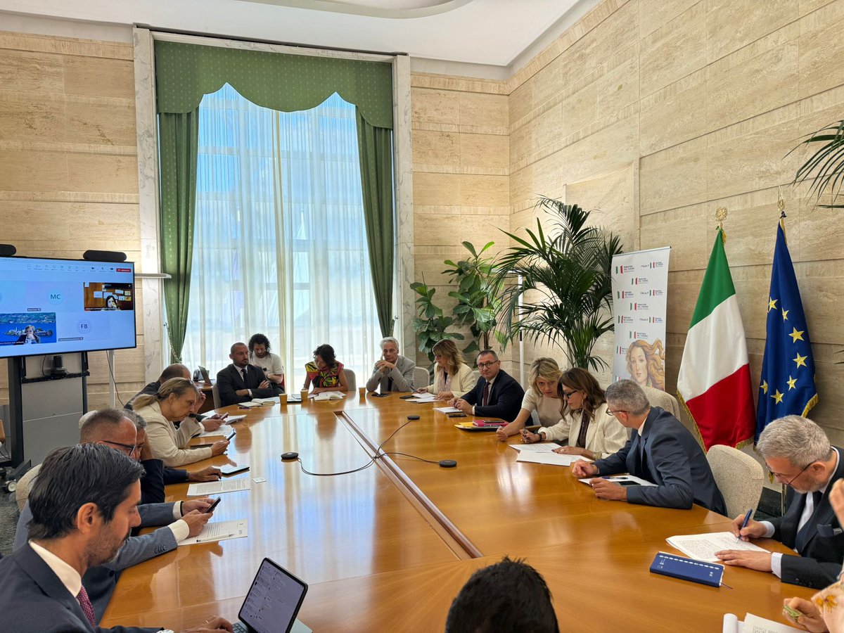 Ministero del Turismo (@mturismoitalia) on Twitter photo Questa mattina, presso la sede del Ministero del Turismo, il Ministro <a href="/DSantanche/">Daniela Santanchè</a> ha presieduto un tavolo di confronto con le associazioni di categoria sul provvedimento relativo alle staff house.
L’incontro si è svolto in un clima di dialogo costruttivo. Questa mattina, presso la sede del Ministero del Turismo, il Ministro <a href="/DSantanche/">Daniela Santanchè</a> ha presieduto un tavolo di confronto con le associazioni di categoria sul provvedimento relativo alle staff house.
L’incontro si è svolto in un clima di dialogo costruttivo.